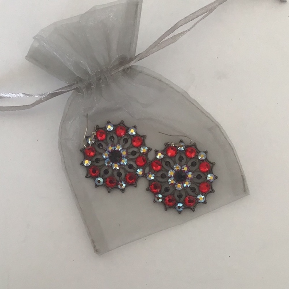 CLEARANCE MAKE OFFER !  
BOHEMIAN SPARKLE EARRINGS